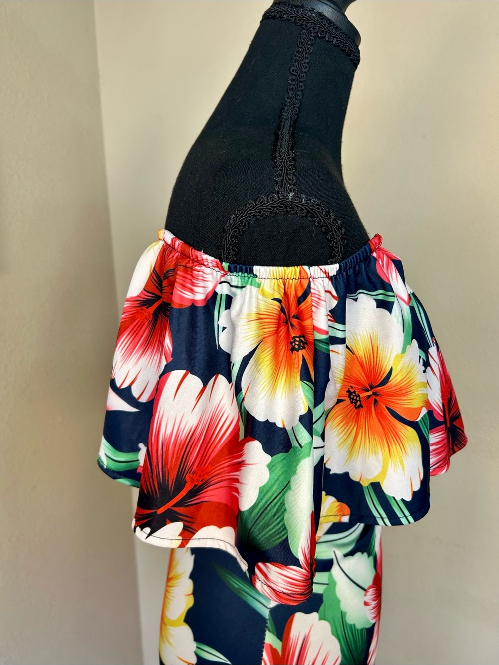 Off-Shoulder Luau Floral Maxi Dress - Tropical Print - Picture 5 of 9